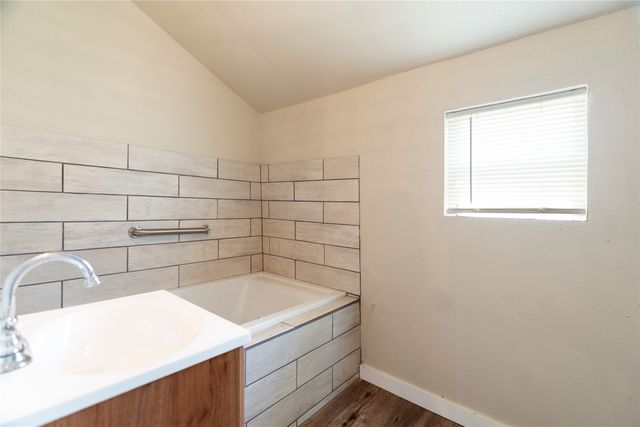 300 S Wall Street, Itasca, TX 76055