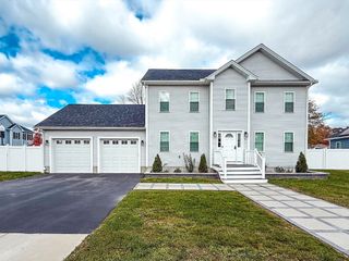 11 Farland Cir, New Bedford, MA 02745