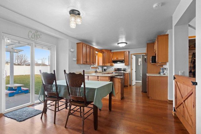 2402 OLD IVY ROAD, De Pere, WI 54115