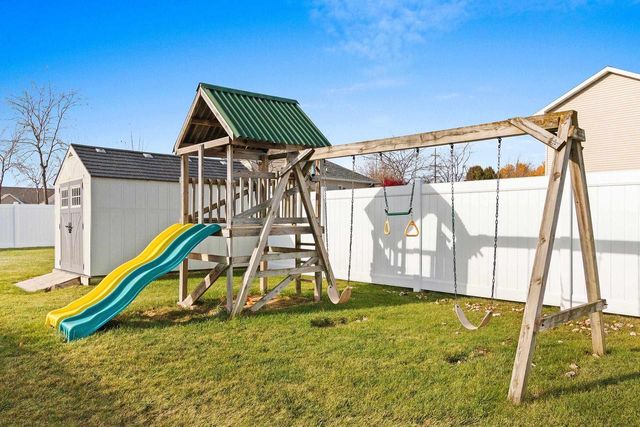 2402 OLD IVY ROAD, De Pere, WI 54115