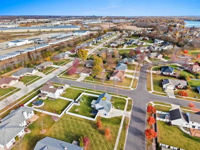 2402 OLD IVY ROAD, De Pere, WI 54115