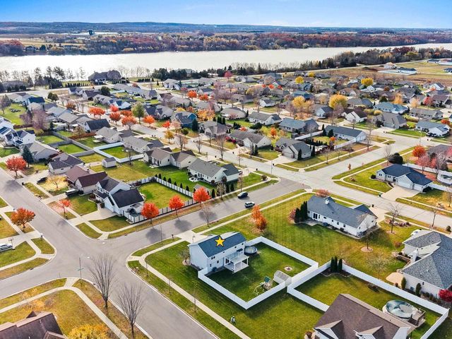 2402 OLD IVY ROAD, De Pere, WI 54115