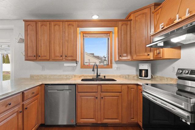 2402 OLD IVY ROAD, De Pere, WI 54115