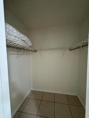 811 SE 16TH Street 106, Fort Lauderdale, FL 33316