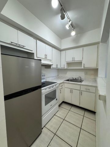811 SE 16TH Street 106, Fort Lauderdale, FL 33316