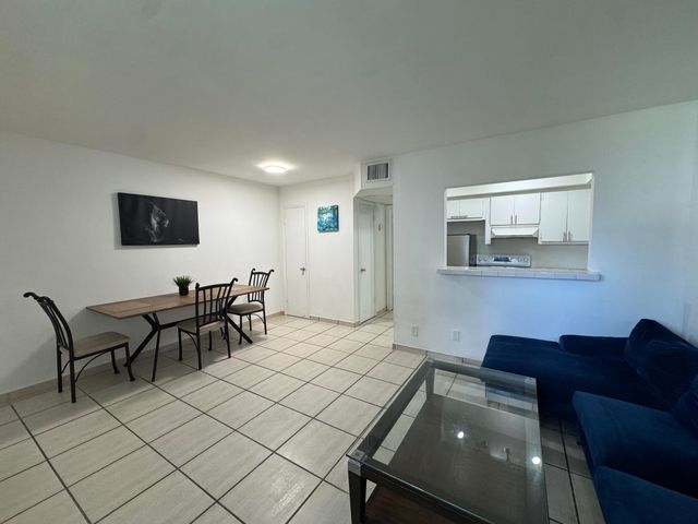 811 SE 16TH Street 106, Fort Lauderdale, FL 33316