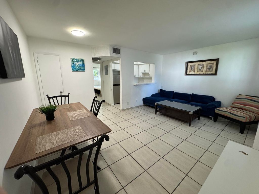 811 SE 16TH Street 106, Fort Lauderdale, FL 33316