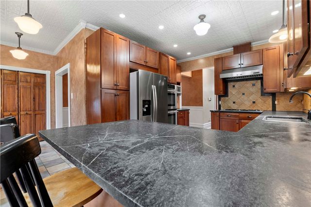 361 Library PLACE, Oakmont, PA 15139
