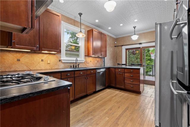 361 Library PLACE, Oakmont, PA 15139