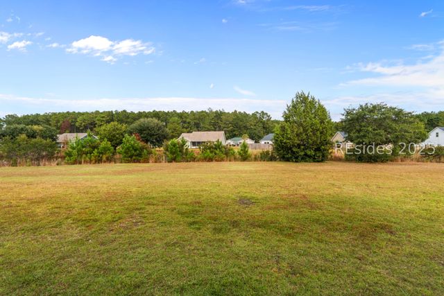 156 Red Pine Rd, Ridgeland, SC 29936