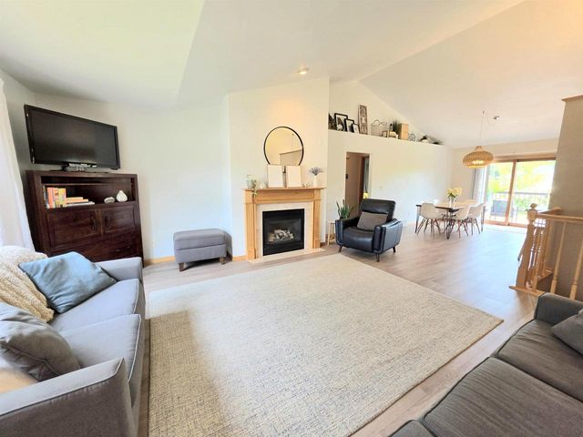 3226 E GREENLEAF DRIVE, Appleton, WI 54913
