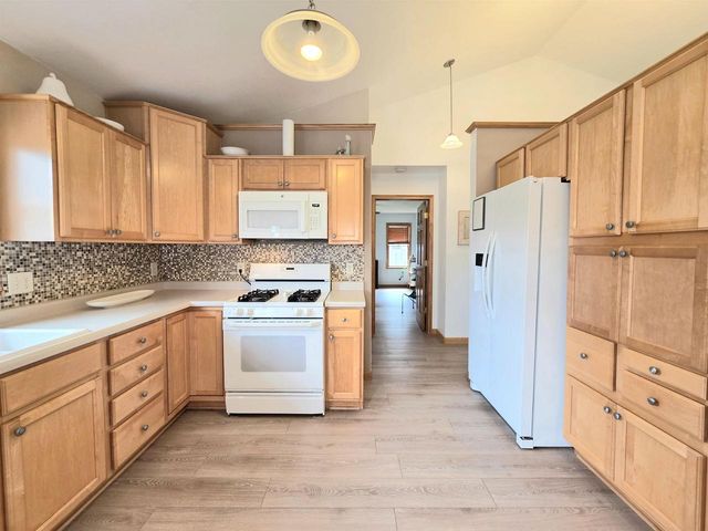 3226 E GREENLEAF DRIVE, Appleton, WI 54913