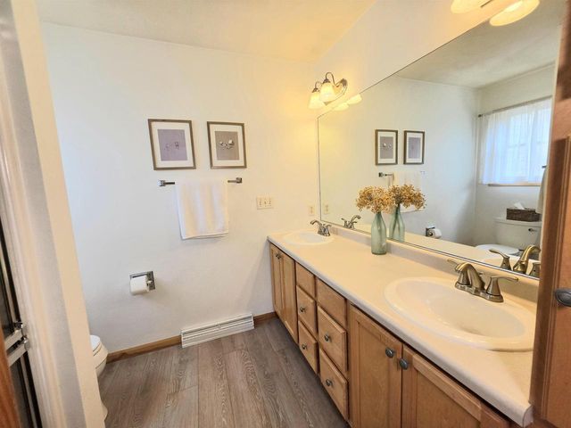 3226 E GREENLEAF DRIVE, Appleton, WI 54913