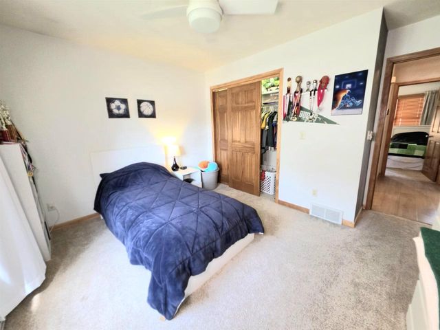 3226 E GREENLEAF DRIVE, Appleton, WI 54913