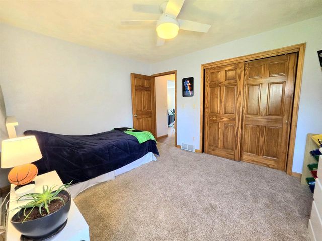 3226 E GREENLEAF DRIVE, Appleton, WI 54913