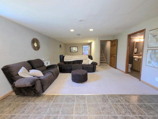 3226 E GREENLEAF DRIVE, Appleton, WI 54913