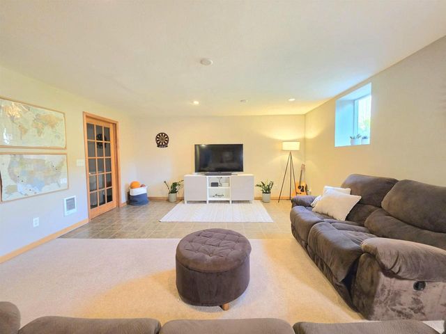 3226 E GREENLEAF DRIVE, Appleton, WI 54913
