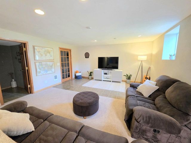 3226 E GREENLEAF DRIVE, Appleton, WI 54913