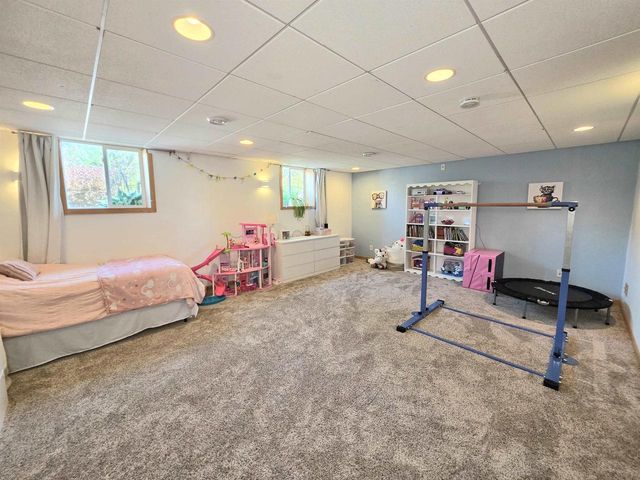 3226 E GREENLEAF DRIVE, Appleton, WI 54913