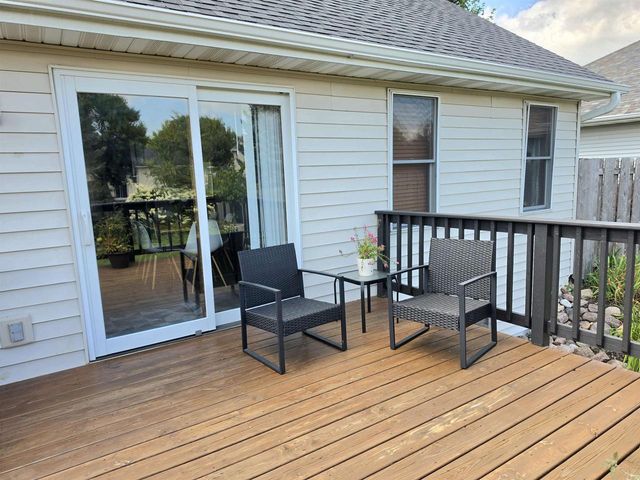 3226 E GREENLEAF DRIVE, Appleton, WI 54913
