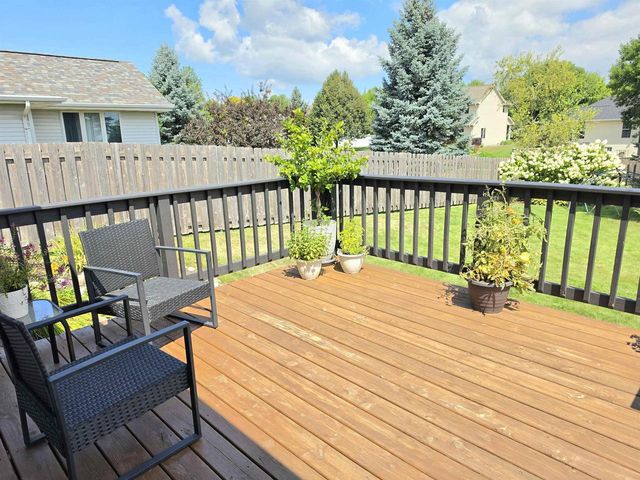 3226 E GREENLEAF DRIVE, Appleton, WI 54913