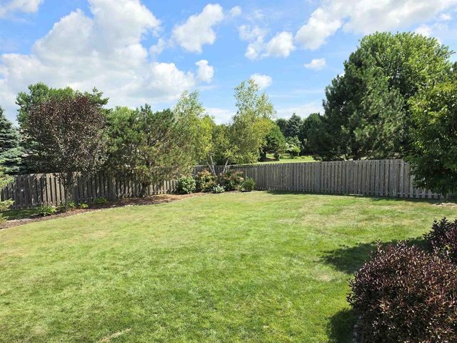 3226 E GREENLEAF DRIVE, Appleton, WI 54913