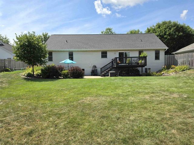 3226 E GREENLEAF DRIVE, Appleton, WI 54913