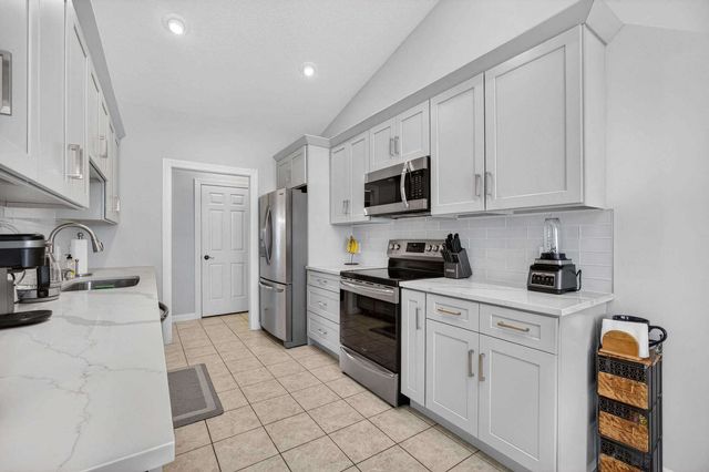 5280 Kristi Lane, Bettendorf, IA 52722