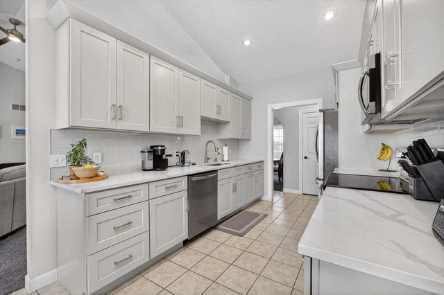 5280 Kristi Lane, Bettendorf, IA 52722