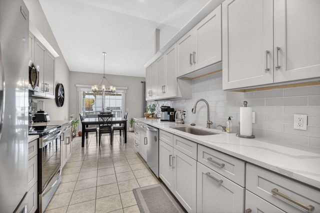 5280 Kristi Lane, Bettendorf, IA 52722