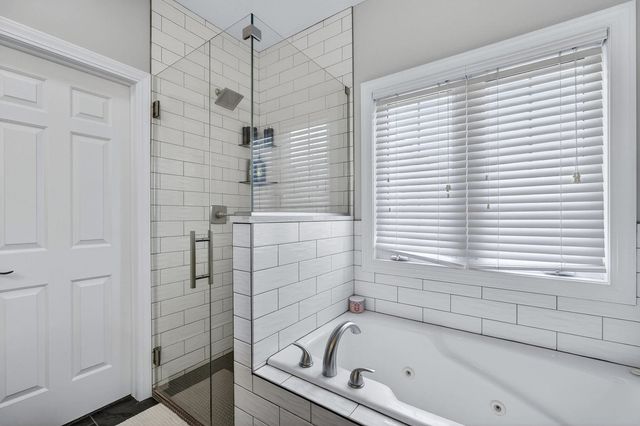 5280 Kristi Lane, Bettendorf, IA 52722