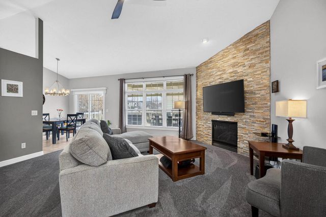 5280 Kristi Lane, Bettendorf, IA 52722