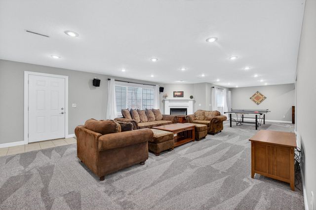 5280 Kristi Lane, Bettendorf, IA 52722