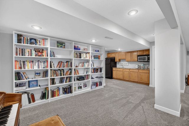 5280 Kristi Lane, Bettendorf, IA 52722