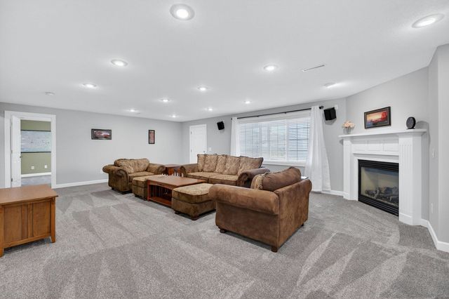 5280 Kristi Lane, Bettendorf, IA 52722