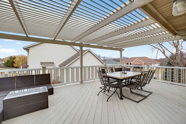 5280 Kristi Lane, Bettendorf, IA 52722