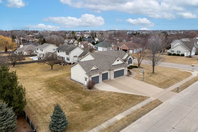 5280 Kristi Lane, Bettendorf, IA 52722
