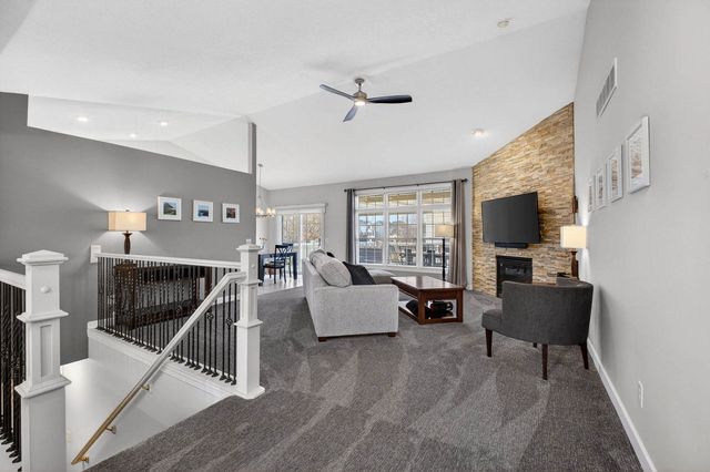 5280 Kristi Lane, Bettendorf, IA 52722