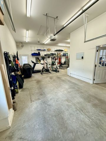 5280 Kristi Lane, Bettendorf, IA 52722