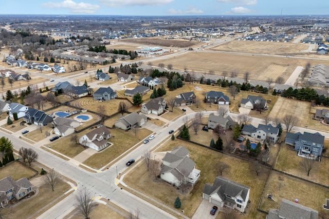 5280 Kristi Lane, Bettendorf, IA 52722