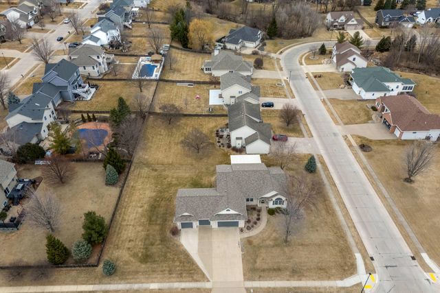 5280 Kristi Lane, Bettendorf, IA 52722