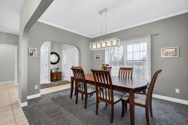 5280 Kristi Lane, Bettendorf, IA 52722