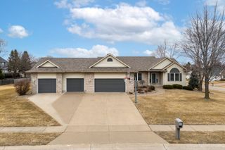 5280 Kristi Lane, Bettendorf, IA 52722