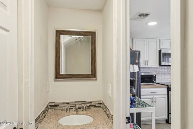 3517 PEELER Road 13, Jacksonville, FL 32277