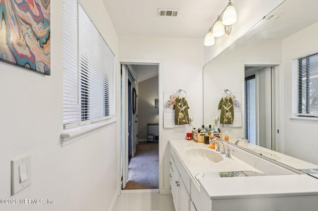 3517 PEELER Road 13, Jacksonville, FL 32277