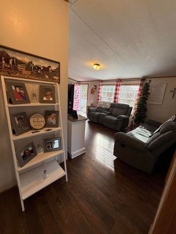 136 E Railroad Street, Hustonville, KY 40437