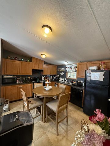 136 E Railroad Street, Hustonville, KY 40437