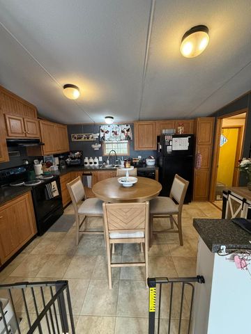 136 E Railroad Street, Hustonville, KY 40437