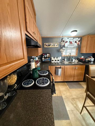 136 E Railroad Street, Hustonville, KY 40437