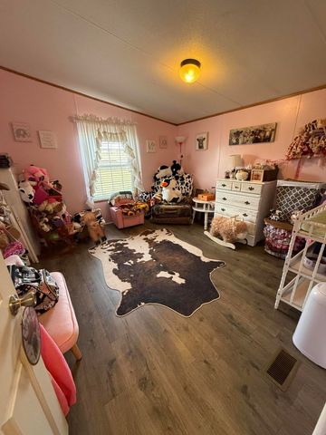 136 E Railroad Street, Hustonville, KY 40437